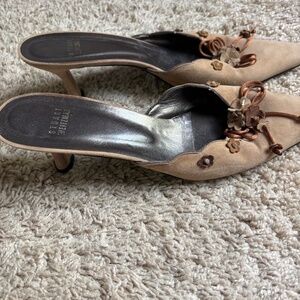 Gently Used Size 10 Stuart Whitman Suede Bow Accent 3 inch mules